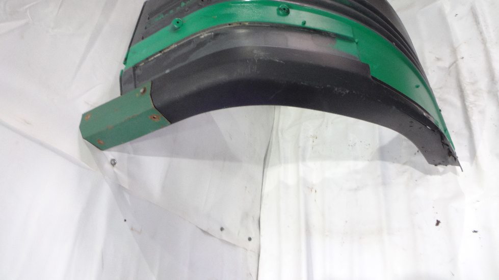 крыло переднее б/у \ трещина,сколы - 2